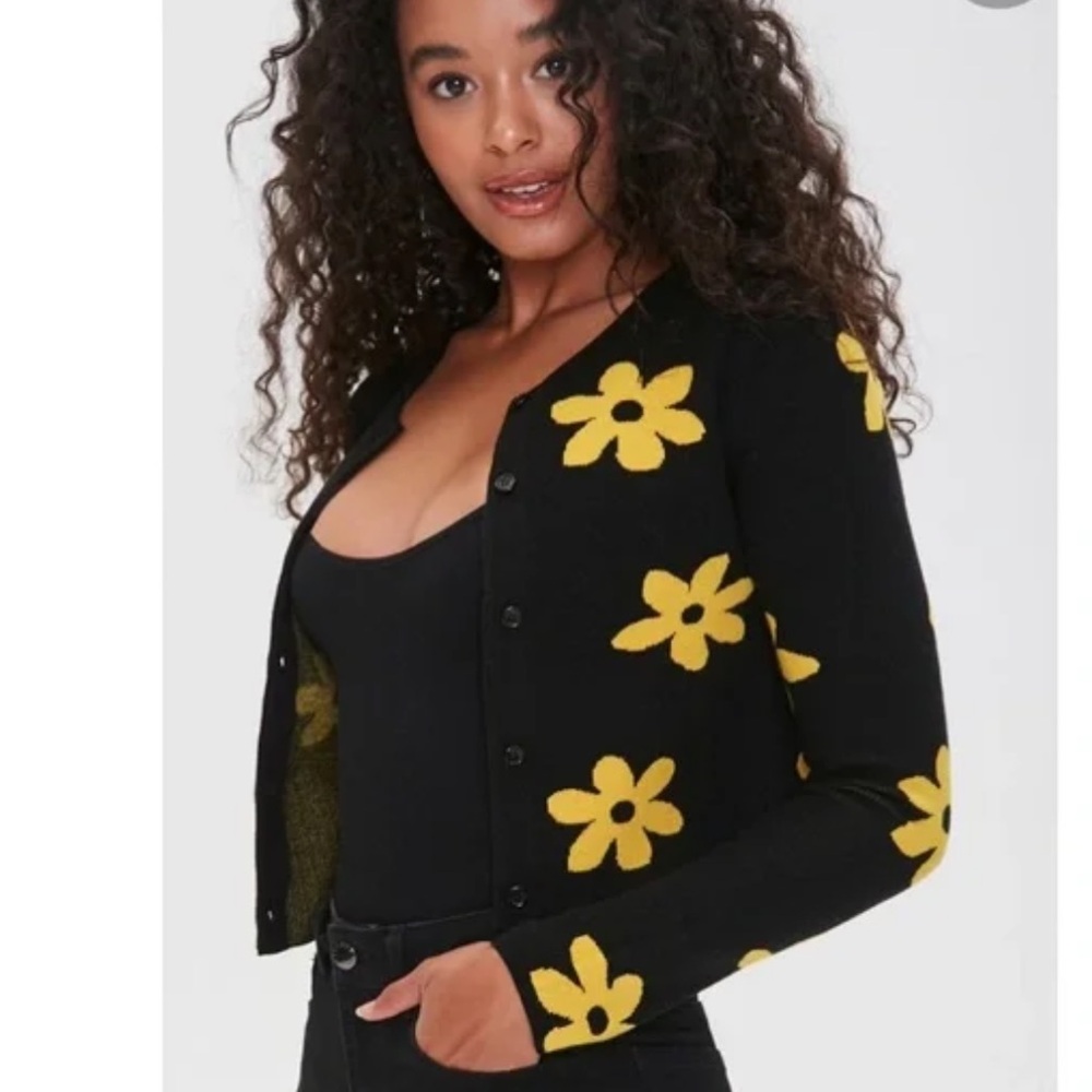 Forever 21 Black and Yellow daisy sweater Knit Cardigan,  buttoned closure 3X🌹